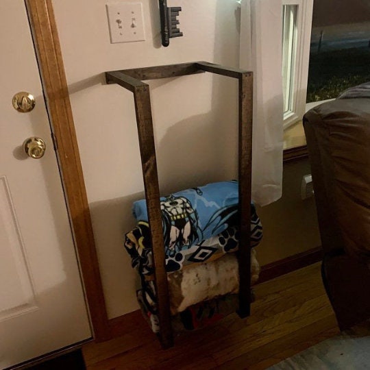 Farmhouse Rustic Blanket Holder: Wall Mounted Wood Quilt Rack for Throws & Towels