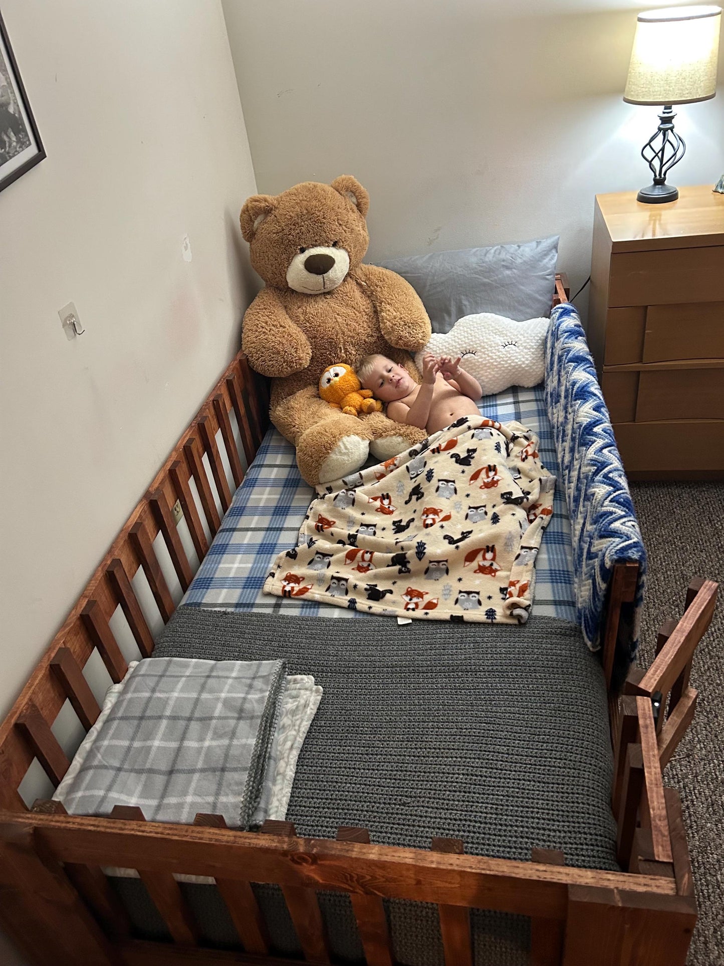 Handmade Wooden Toddler Bed: Sustainable Kids Guardrail Bed