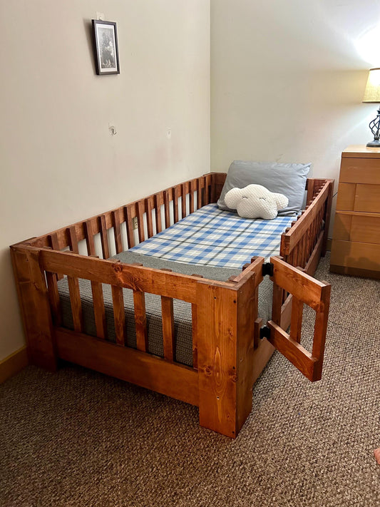 Handmade Wooden Toddler Bed: Sustainable Kids Guardrail Bed